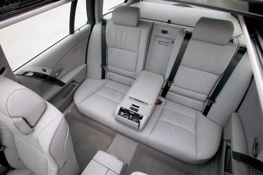 Интерьер BMW 545i Touring (E61) 2004 года  (WW) (фото 2 из 42)